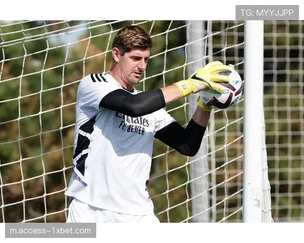 皇马库尔图瓦门线技术成最后保障 应对塞尔塔反击射门